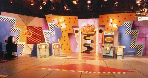 90s Interior Design, 90s Interior, Tv Set Design, Kids Goals, Tv Talk Show, 90s Tv Show, Tv Vintage, Tv Show Games, Architecture Tattoo