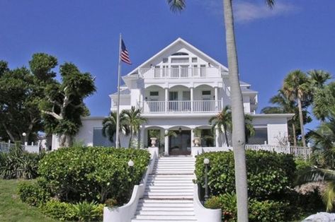 Fort Myers Beach Wedding Venues - Fort Myers & Sanibel - SW Florida Wedding Services Beach Wedding Venues, Island Homes, Wedding Venues Beach, Fort Myers Beach, Wedding Services, Okinawa Japan, Chicago Restaurants, Island Home, Private Island