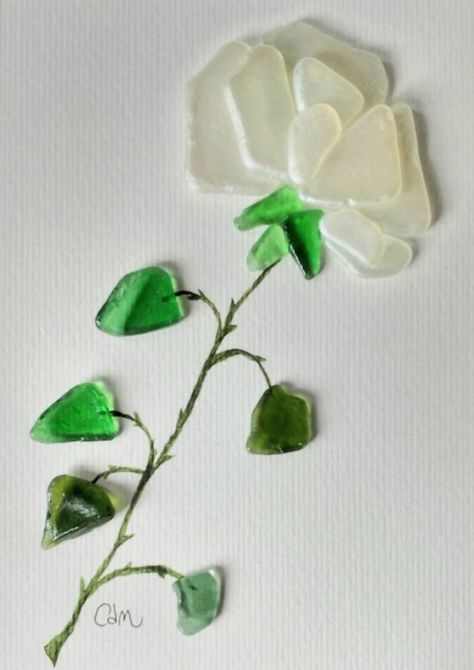 Sea Glass Rose Sea Glass Art and Pebbles Unique Handmade - Etsy Mexico Green Sea Glass Art, White Sea Glass Art, Simple Sea Glass Art, Sea Glass Canvas Art, See Glass Art, Glass Gem Crafts, Beach Glass Art Diy, Sea Glass Projects, Sea Glass Ideas