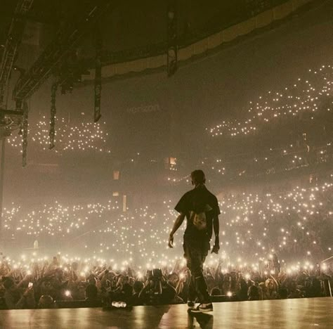 Travis Scott Music, Future Concert, Rap Concert, Concert Crowd, Home Recording Studio Setup, Dream Life Goals, Travis Scott Wallpapers, Jdm Wallpaper, Pay Bills