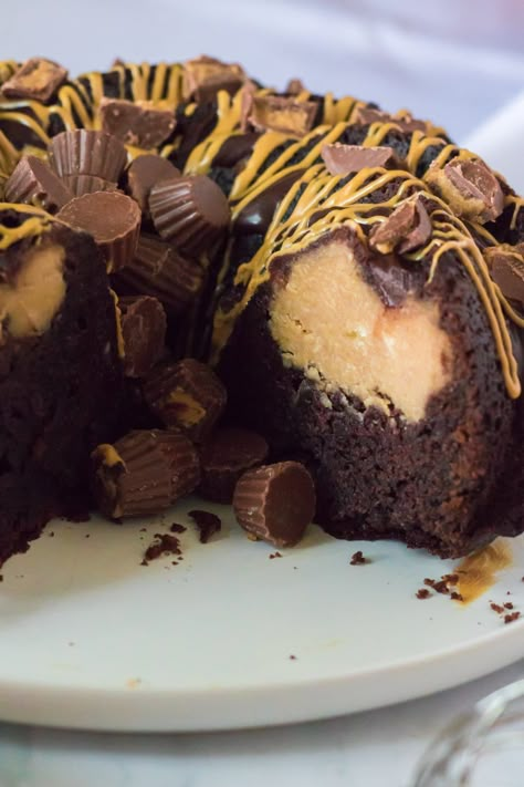 Chocolate Peanut Butter Bundt Cake, Peanut Butter Bundt Cake, Butter Bundt Cake, Bunt Cake Recipe, Easy Bundt Cake Recipes, Bundt Recipes, Easy Bundt Cake, Chocolate Brownie Cake, Chocolate Peanut Butter Cake