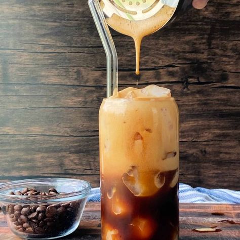 This Freddo espresso recipe is so easy to make with some ice and a few shots of espresso. Freddo Espresso, Cold Espresso, Espresso Recipe, Espresso Drink, Shaken Espresso, Espresso Recipes, Meat Pasta, Grain Salad, Espresso Drinks