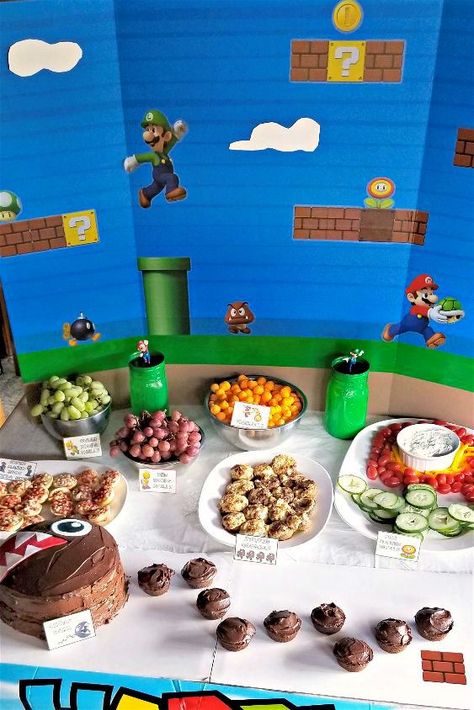 Super Mario Bros Party Snacks, Easy Super Mario Cake, Mario Food Ideas, Super Mario Snacks, Super Mario Food Ideas, Super Mario Bros Party Ideas Food, Mario Party Food Ideas, Super Mario Birthday Party Food, Mario Birthday Party Food