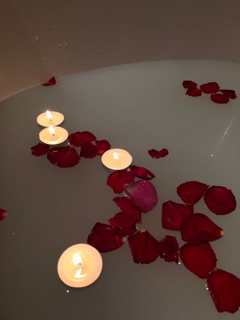 Bath With Rose Petals And Candles, Candle Light Bath Romantic, Rose Bath Aesthetic, Milk Bath Aesthetic, Flower Bath Aesthetic, Bath With Roses, Rose Water Bath, Candle Lit Bath, Bath Tub Aesthetic