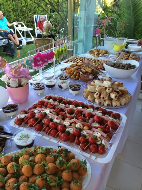 #firstbirthdayfeast #feast #partyfood #fingerfood Big Party Food, Bday Party Food Ideas, After Party Food, Kids Party Finger Foods, Vegetarian Party, Food And Desserts, Vegetarian Party Food, Sandwich Bar, Fruit Displays