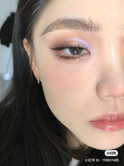 Lilac Douyin Makeup, Light Purple Makeup, Light Purple Makeup Looks, Lilac Makeup, Lilac Eye Makeup, Purple Makeup Looks, Ulzzang Makeup, Eye Makeup Styles, Purple Makeup