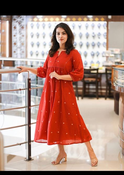 #kurta #aesthetic #fashion #outfitideas #outfitstyle #ethnicwear Kurta Aesthetic, Frock Styles, Jamdani Dress, Outfit From Scratch, Kurthi Design, Shrug Dress, Cranberry Dress, Cotton Dress Pattern, Dress Styling