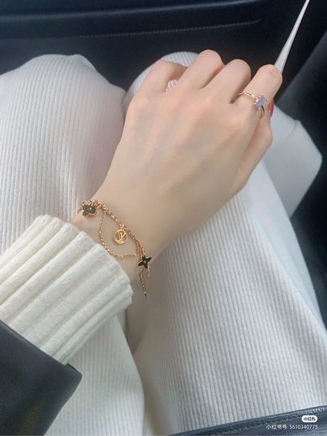 Hand Claim, Makeup Accesories, Luxury Girl, Magical Jewelry, Pretty Hands, Belt Jewelry, Classy Jewelry, Fancy Jewelry, Statement Bracelet