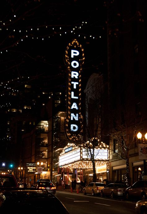 Portland, Oregon Portland University, Oregon Aesthetic, Oregon Tattoo, Oregon Pictures, Annotating Books, Oregon Life, Portland Travel, Oregon Photography, Books Aesthetic