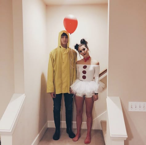 It Couples Costume Clown, Penny Wise Couple Costume, Penny Wise And Georgie Costume Couple, It And Georgie Costume, It And Georgie Costume Couple, Penny Wise And Georgie, Georgie It Costume, Penny Wise And Georgie Costume, Pennywise And Georgie Costume Couple