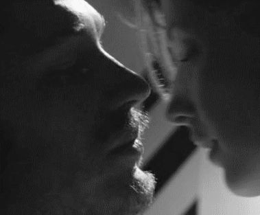 Tom Hardy Jessica Chastain, Tom Hardy Kiss Gif, Tom Hardy Kiss, Bondurant Brothers, Tom Hardy Wife, Tom Hardy Lawless, Tom Hardy Gif, Alfie Solomons, Tom Hardy Photos