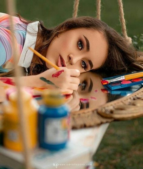 Senior Pictures Artist, Painting Photoshoot Ideas, Cool Names For Instagram, Painter Photography, Art Room Posters, Easy Photography Ideas, Spring Portraits, Artsy Photography, Creative Fashion Photography