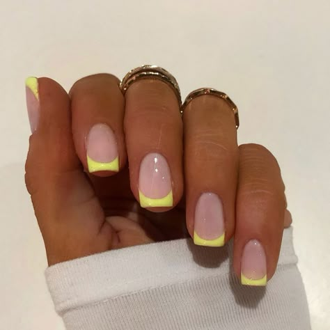 Joely Frain on Instagram: “That shine 🤤 Never ever had French on myself before but I LOVE it 🤩 Since I saw @bysarah____ green thumb I knew I needed it all over 🤣🙌🏼 .…” Yellow French Tip, Short Pink Nails, Simple Acrylic Nails, Short Acrylic Nails Designs, Minimalist Nails, Fire Nails, Dream Nails, Pretty Acrylic Nails, Dope Nails