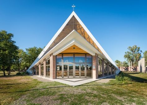 Church Design Architecture, Church Building Design, Building Design Plan, Church Interior Design, Modern Church, Church Stage Design, Cathedral Architecture, Roof Architecture, Sacred Architecture