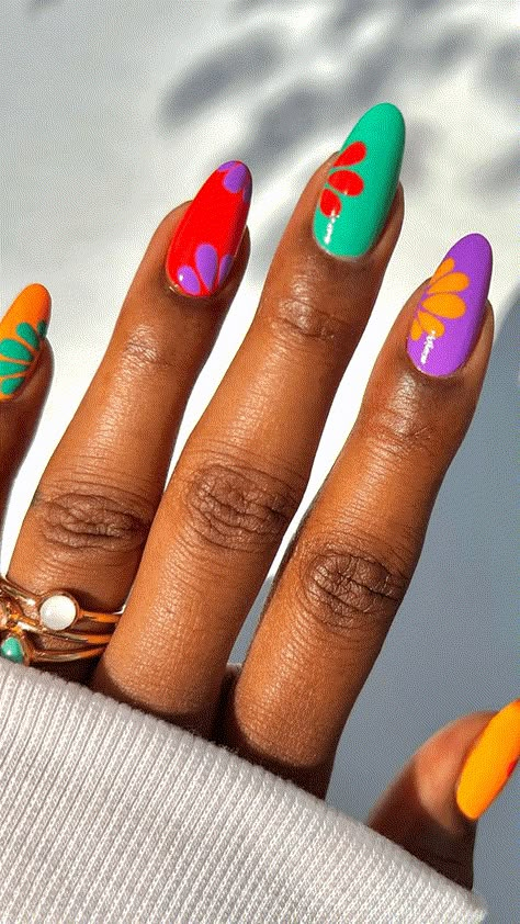 30 Gel Nail Ideas for June With a Fresh, Summery Vibe Multicolored Nails, Green Nail Designs, Vibrant Nails, Bright Nails, Nails 2024, Funky Nails, Makati, Dope Nails, Green Nails