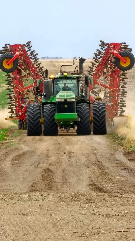 Agriculture Photography, John Deere Tractors Pictures, Farm Humor, Old John Deere Tractors, Agriculture Machinery, John Deere Tractors Farms, Diesel Trucks Ford, Tractor Pictures, Jd Tractors