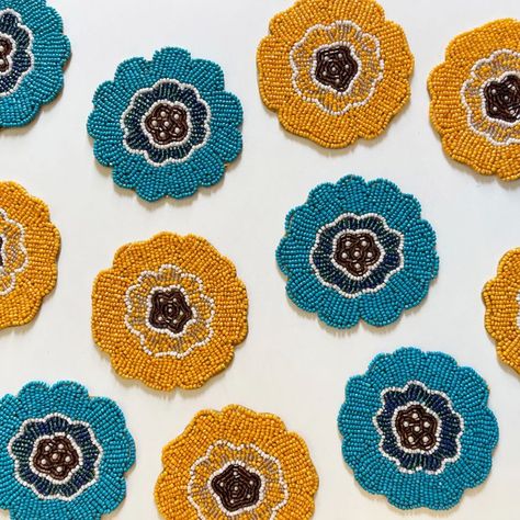 Beaded Coasters, Embroidery Table, Coasters Diy, Embroidery Wall Art, Diy Coasters, Diy Resin Art, Bead Embroidery Jewelry, Coaster Design, Embroidery Jewelry