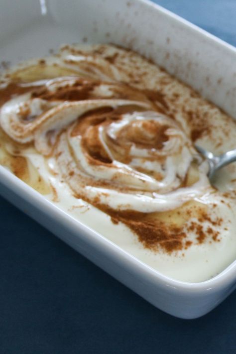 Honey Cinnamon Yogurt - Clean Eating with kids Cinnamon Yogurt, Clean Eating With Kids, Yogurt Honey, Honey Cinnamon, Nutrition Food, Clean Eating Desserts, Yogurt Recipes, Plain Yogurt, Honey And Cinnamon