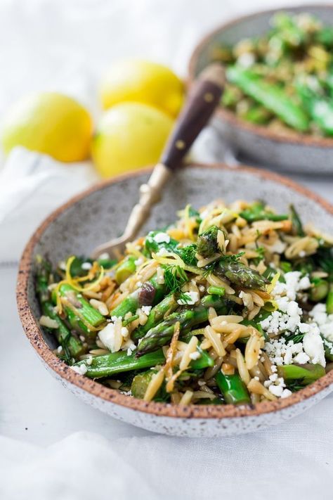 Spring Orzo with Asparagus, Lemon and Dill | Feasting At Home #SpringOrzo #Healthy Orzo With Asparagus, Asparagus Orzo, Healthy Asparagus, Best Asparagus, Healthy Vegan Pasta, Spring Pasta Salad, Asparagus Side, Pasta With Asparagus, Ways To Cook Asparagus