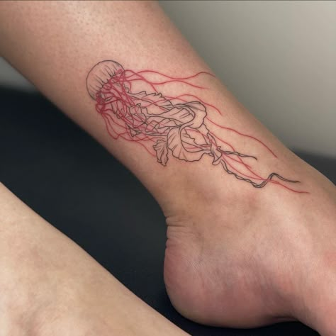 Red Ink Jellyfish Tattoo, Unique Tattoos Fine Line, Tattoo Jellyfish Minimalist, Red Tattoo Healed, Red Jellyfish Tattoo, Red Black Tattoo Ideas, Namazu Tattoo, Black And Red Tattoos For Women, Layered Tattoo