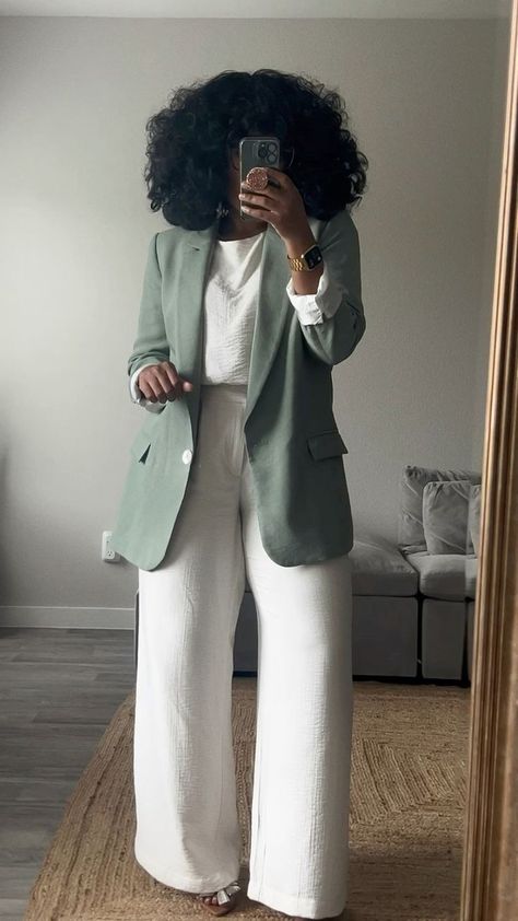 Blazer Corporate Outfit, Chic Office Wear Women, Fall Work Outfit Black Women, Cute Dress Shirt Outfit, Jekalyn Carr Outfits, Tan Business Casual Outfit, Monochrome Outfit Work, Chic Plus Size Outfits Summer, Classy Outfit Inspo Women