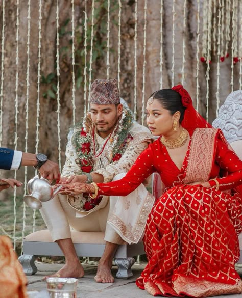 Nepali Wedding, Cozy Wedding, Wedding Wows, Indian Bridesmaids, Indian Wedding Bride, Bride Photography Poses, Hindu Bride, Bengali Wedding, Bridal Dress Fashion