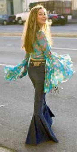 The Hippy Look of the 60s & 70s - I was 15 in 1970 and LOVED the hippie look!  It stayed through my later years, and I had several bell bottom pants and hippie shirts. 1960s Costume Ideas, 70's Aesthetic, Nostalgic Fashion, Fashion 60s, 60s Hippie, Moda Hippie, 60's Style, 60s 70s Fashion, Estilo Hippy