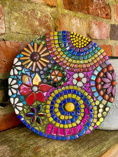 Mozaik Table, Mosaic Trays Ideas, Mosaic Stepping Stones Patterns, Mosaic Trays, Stained Glass Mosaic Art, Mosaic Tiles Crafts, Tile Artwork, Mosaic Art Diy, Mosaic Tray