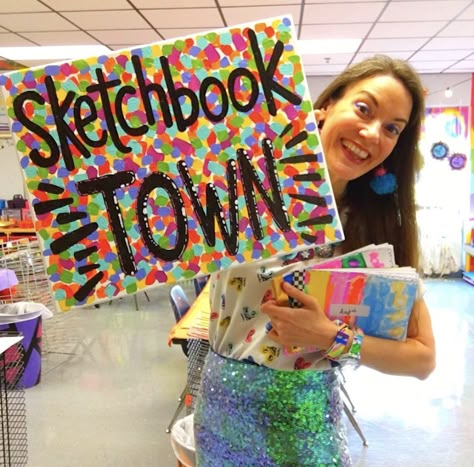 Cassie Stephens: Sketchbooks in the Art Room! Art Classroom Organization, Art Room Organization, Art Teacher Ideas, Art Classroom Ideas, Art Classroom Management, Classe D'art, Elementary Art Rooms, Elementary Art Teacher, Cassie Stephens