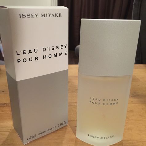 perfume Issey Miyake Perfume, Curly Hair Dos, Best Fragrance For Men, Type Shi, Best Fragrances, Miyagi, Issey Miyake, Mens Fragrance, Hair Dos