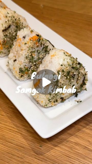 Gabby on Instagram: "🇰🇷 x 🇯🇵  Onigiri (Japanese rice balls) meets Samgak Kimbab (Korean triangle rice with filling)  Super easy to make and I can bet you won’t have leftovers 😉" Triangle Rice Ball Recipe, How To Make Triangle Kimbap, Rice Triangles Onigiri Recipe, Crab Onigiri Recipe, Rice Triangles Onigiri, Japanese Triangle Rice, Onigiri Rice Ball, Ground Beef Rice, Rice Paper Rolls