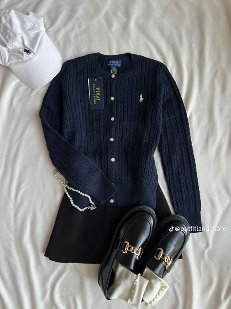 Ravenclaw Inspired Outfits Casual, Ralph Lauren Polo Bear Outfit, Polo Girl Aesthetic, White Ralph Lauren Sweater Outfit, Classy Outfits For School, Old Money School Outfits, Ralph Lauren Aesthetic Outfit, School Uniform Ideas, Polo Aesthetic