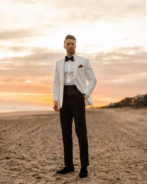 Mens Cream Wedding Suits, Dinner Jacket Wedding, White Dinner Jacket, Black Tie Dress Code, Tux Shirt, White Tux, Wedding Tux, Black And White Tuxedo, Money Outfit