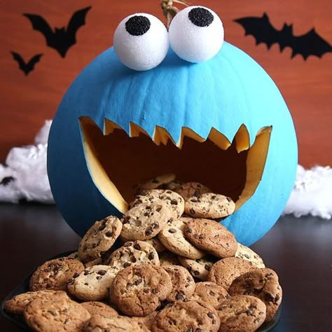 Cookie Monster Pumpkin, Unique Pumpkin Decorating, Monster Pumpkin, Decorating Pumpkins, Cute Pumpkin Carving, Creative Pumpkin Decorating, Pumkin Carving, Pumpkin Decorating Contest, Creative Pumpkin Carving