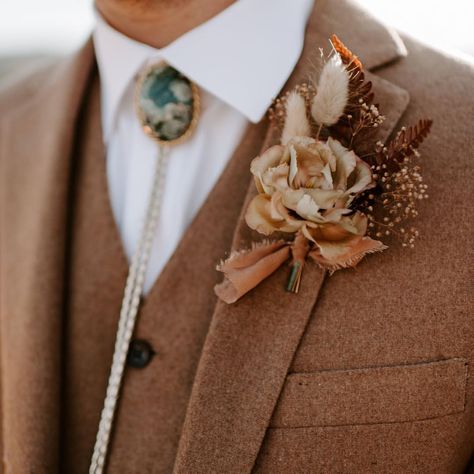 all about that bolo tie + boutonnière life⚡️phot Color Ideas Wedding, Rust Wedding Color, Rust Wedding, Rusting Wedding, Wedding Color Ideas, Brown Suit, Wedding Color Trends, Boda Mexicana, Wedding Forward