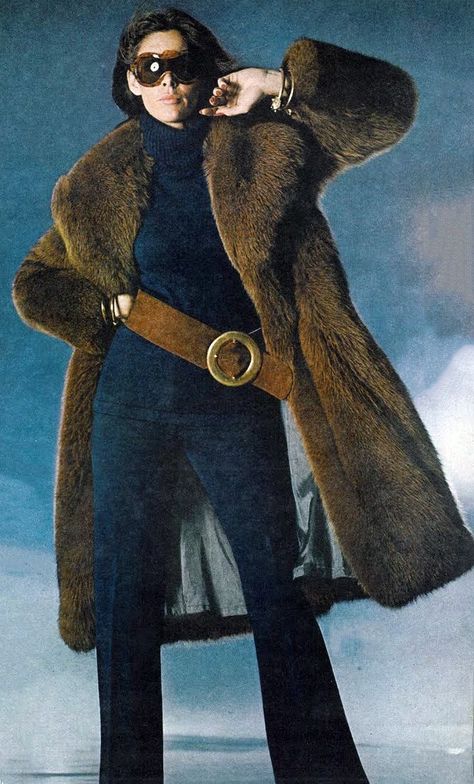 garçon on Twitter: "The 70s understood https://t.co/lcEh4bsCkg" / Twitter 60s Winter Outfits, 60s Rock Fashion, 1971 Fashion, Vogue 1970, 70s Winter, 70s Coat, 70s Vogue, Sleepless In Seattle, Moda Hippie