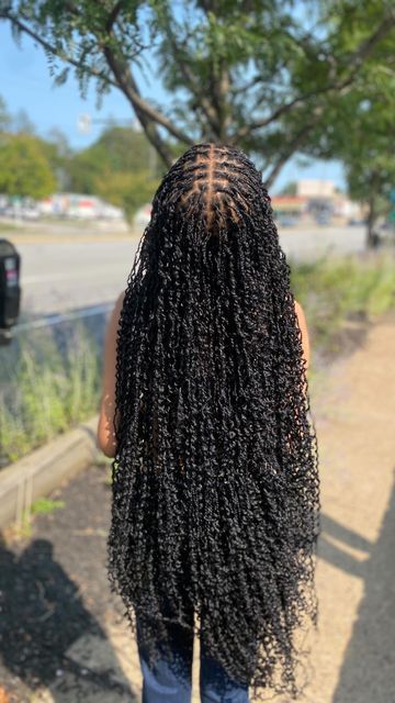 Micro Passion Twists Long, Mini Passion Twists Long, Long Mini Twists With Extensions, Extra Small Passion Twists, Mini Passion Twists Hairstyle, Long Mini Twists, Micro Passion Twists, Passion Twists With Curls, Long Passion Twist