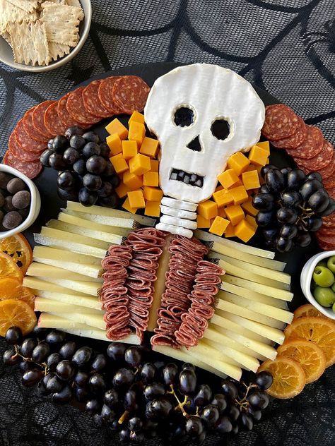 Skeleton Charcuterie Board Skeleton Charcuterie Board, Skeleton Charcuterie, Halloween Charcuterie Board, Yogurt Covered Pretzels, Halloween Charcuterie, Easy Halloween Food, Halloween Food Treats, Snack Board, Charcuterie Recipes