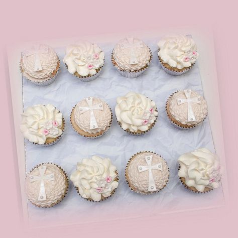 Nice ideas for cupcakes Baptism cupcakes Christening Cupcakes Girl, Christening Cake Girls, Vintage Baptism, Baptism Cupcakes, Christening Cupcakes, Confirmation Party, Christening Decorations, Confirmation Cakes, Lemon Icing