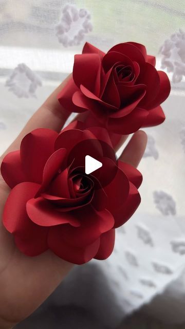 𝓓𝓮𝓼𝓲𝓻𝓮𝓑𝓵𝓾𝓶𝓮𝓷 🌸𝓹𝓪𝓹𝓲𝓮𝓻𝓫𝓵𝓾𝓶𝓮𝓷 on Instagram: "Mini rose Tutorial 🌹   #rose #flowers #paperflowers #tutorial #diy #handmade" Rose From Paper Diy, How To Make Rose Out Of Paper, How To Make A 3d Flower, Diy Rose Flower Paper, Handmade Roses Paper, Rose Flower With Paper, Rose Making Crafts Paper, Rose Flower Paper Craft, Rose Flower Making With Paper