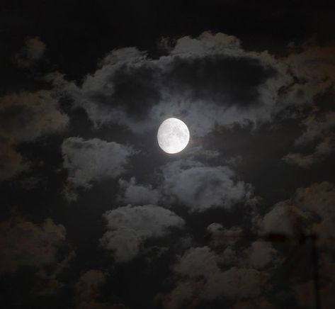 Hot Werewolf, Cala Galdana, Passing Clouds, Waxing Gibbous Moon, Canon Eos 1300d, Gibbous Moon, Midwest Emo, Moonlit Sky, Moon Clouds