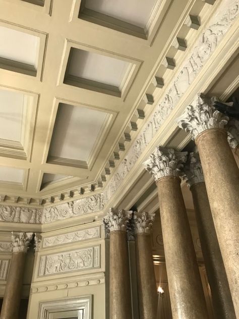 Greek Ceiling Design, Greek Room Aesthetic, Greek Restaurant Interior, Greek Bedroom Aesthetic, Roman Interior, Greek House Interior, Architecture Greek, 5star Hotel, Dark Photo Ideas