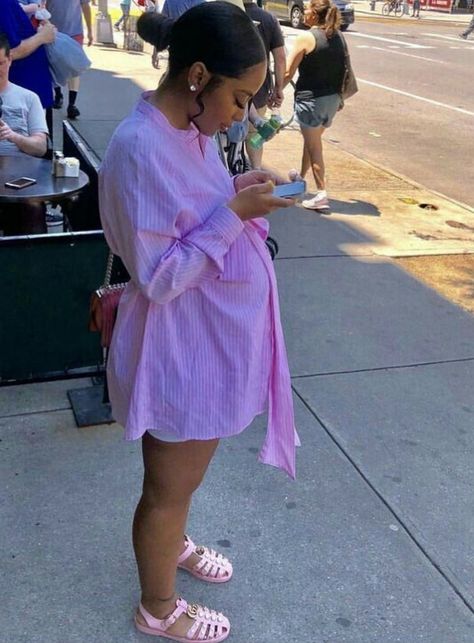 Cute Maternity Looks, Pregnant Outfits For Summer, Pregnant Baddie Outfits Summer, Pregnancy Church Outfit, Pregnancy Outfits Black Women, Pregnant Outfits Summer, Outfits Black Women Baddie, Stylish Maternity Outfits Summer, Maternity Outfits Black Women