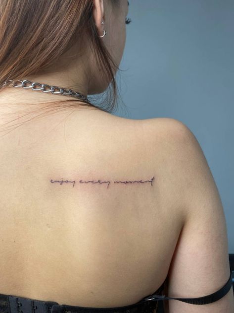 Womens Shoulder Blade Tattoo, Shoulder Blade Tattoos For Women, Barbwire Tattoo, Simple Shoulder Tattoo, Blade Tattoo, Shoulder Blade Tattoo, Tattoo Ideas For Men, Next Tattoo, Word Tattoos