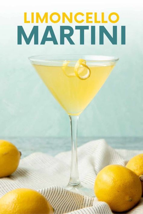 Limoncello martinis are like sunshine in a glass - zesty, sweet, and utterly refreshing. Try this easy cocktail recipe for your next holiday party! Limoncello Cocktails Vodka, Lemoncello Martini, Limoncello Martini, Vodka Lemon, Martini Recipes Vodka, Easy Cocktail Recipe, Limoncello Cocktails, Limoncello Recipe, Yummy Summer Drinks