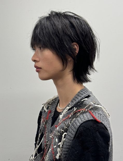 Short Hair Women Asian, Short Hairstyle Korean, Short Hair Feminine, Y2k Short Hair, Japanese Haircut Short, Short Alternative Haircuts, Snake Tattoo Arm, Short Hair Grunge, Hair Styles For Ladies