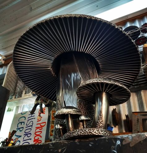 Metal art mushroom Mushroom Metal Art, Art Mushroom, Metal Art, Stuffed Mushrooms, Art