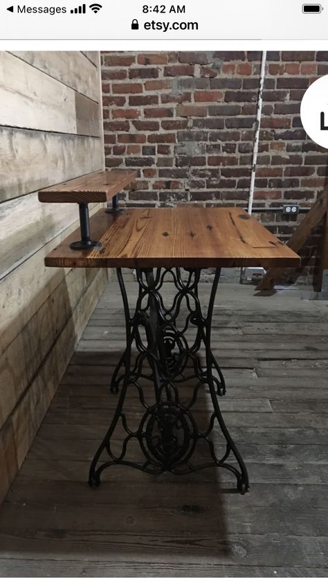 Antique Sewing Machine Table, Old Sewing Machine Table, Sewing Table Repurpose, Singer Sewing Machine Table, Sewing Machine Tables, Sewing Machine Table, Old Sewing Machines, Casa Vintage, Antique Sewing Machines