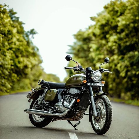 Bullet Hd Wallpaper, Jawa 42, Interior Textures, Bike Wallpaper, Purple Chair, Green Bike, Black Background Photography, Background Photography, Black And White Aesthetic