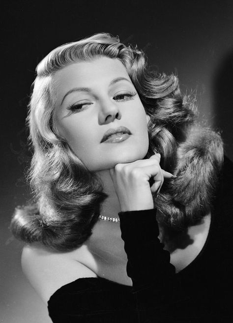 Rita Hayworth Gilda, Klasik Hollywood, Stars D'hollywood, George Hurrell, Colors Dress, Hollywood Vintage, Look Retro, Fred Astaire, Rita Hayworth